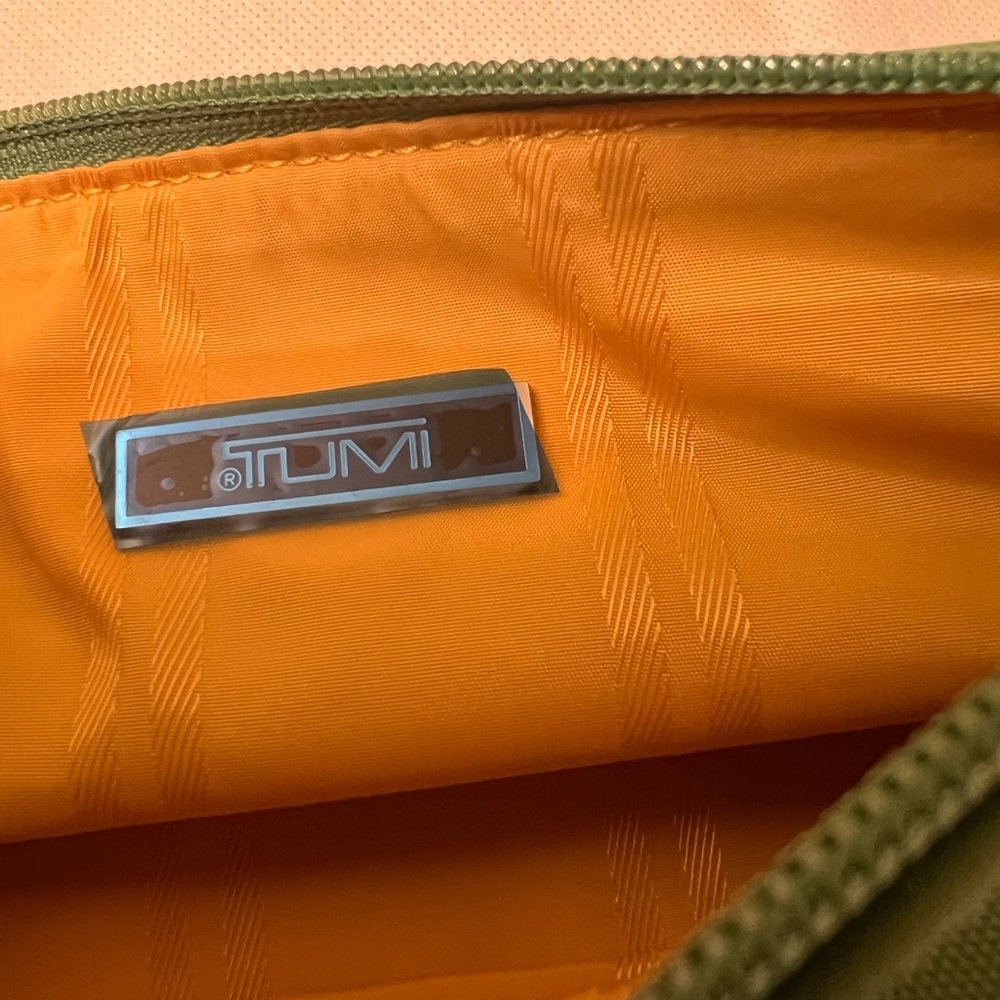 TUMI Cosmetic Pouch Bag NWT - Picture 6 of 7